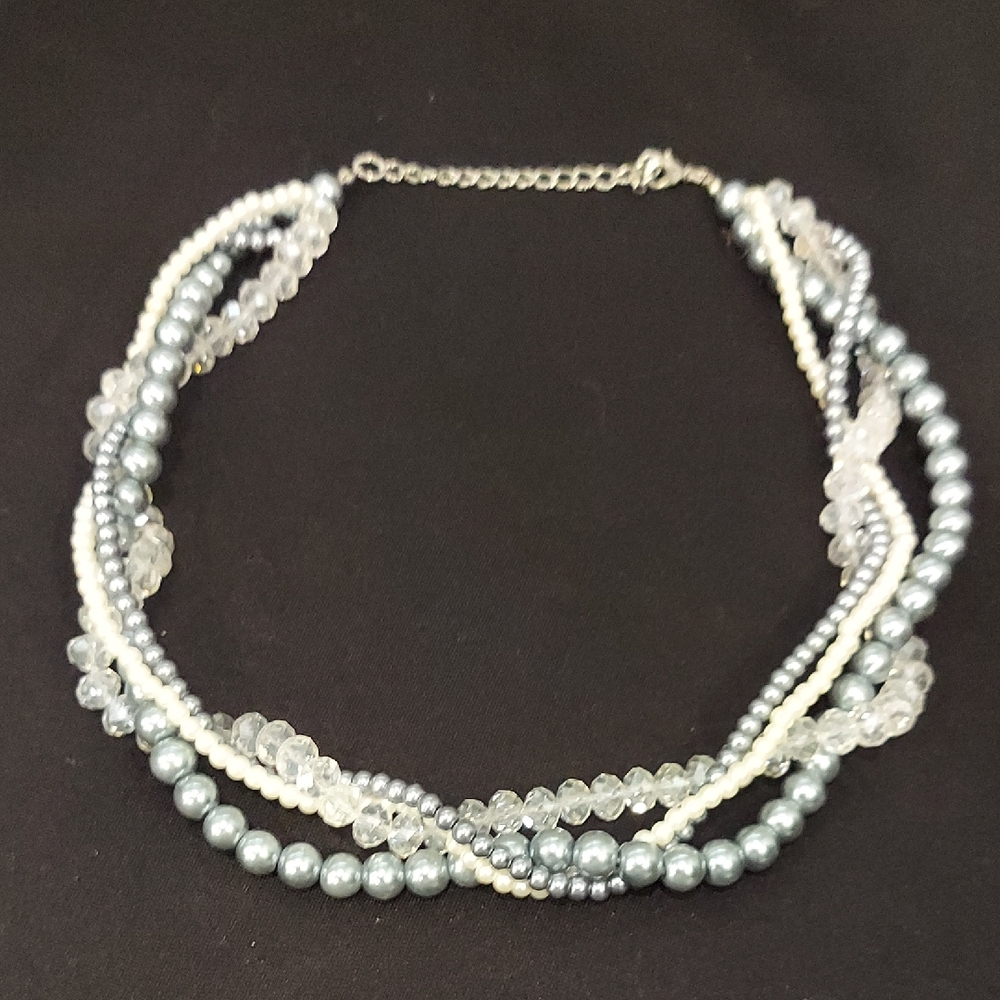 BEADED STATEMENT NECKLACE